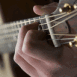 Gros plan d'une guitare