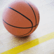 Ballon de basket sur le terrain
