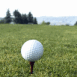 Balle de golf sur un tee