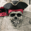 Cr�ne de pirate et son tricorne