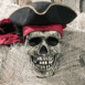Cr�ne de pirate et son tricorne