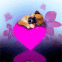 Petit chiot dort sur un coeur