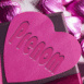 Coeur rose sur chocolat