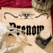 Parchemin et plume � calligraphier