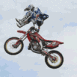 Motocross, acrobatie les pieds sur le guidon