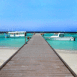 Bateaux amar�s sur un quai allant vers l'horizon (Maldives)