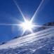Soleil au dessus de la montagne enneig�e