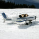 Avion blanc et bleu
