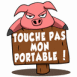 Cochon et pancarte "Touche pas mon portable!"