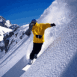 Snowboarder faisant sa trace