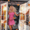 Emma Frost debout �  la fen�tre