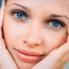 Femme appuy�e sur ses paumes