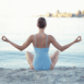 Femme "zen" sur la plage