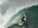 Surfeurs dans le tube